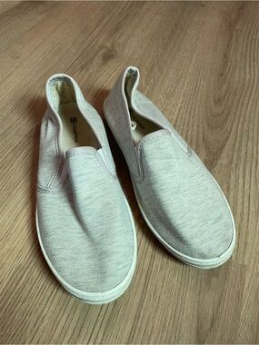 🐱 No Boundaries | Grey Slip Ons